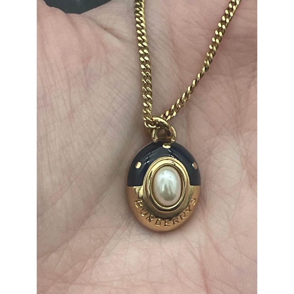 Vintage Burberrys Navy Enamel & Faux Pearl Pendant Necklace Gold Tone Designer - Picture 3 of 9